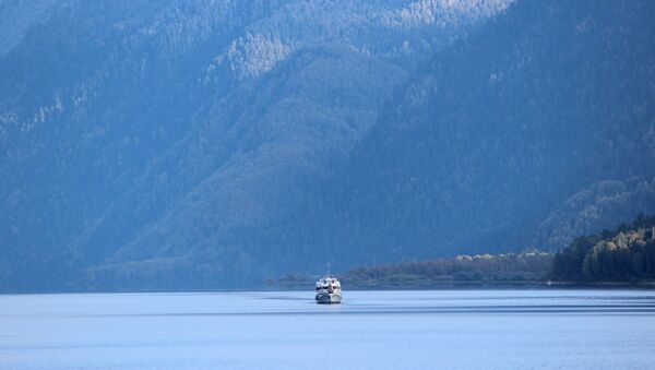 Туристы в 2014 г смогут посмотреть на красоты Телецкого озера на Алтае с борта теплохода, событийное фото