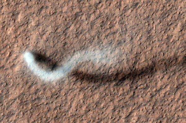 Пыльный смерч на Марсе