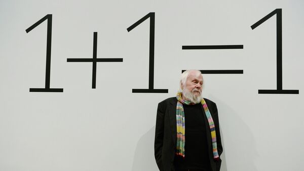 Американский художник-концептуалист Джон Балдессари во время показа своей выставки 1+1=1 в Центре современной культуры Гараж в Москве, событийное фото