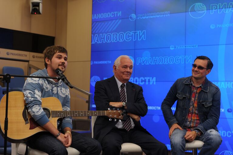 Вася Обломов, Леонид Рошаль и Егор Бероев (слева направо) Вася Обломов, Леонид Рошаль и Егор Бероев (слева направо)