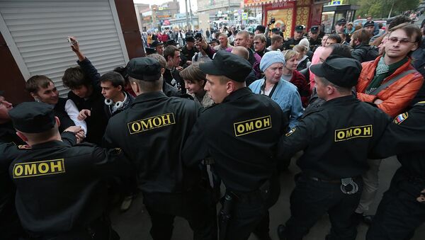 Задержания на сходе против преступности в Петербурге, фото с места события