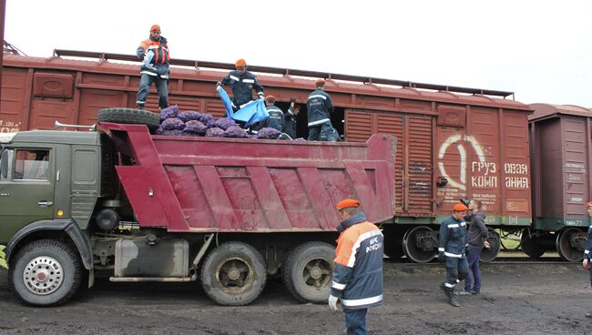 Первая партия картофеля из Омска, поступившая в Благовещенск Амурской области в качестве гуманитарной помощи