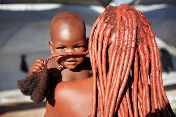 Женщина племени Химба (Намибия) с ребенком