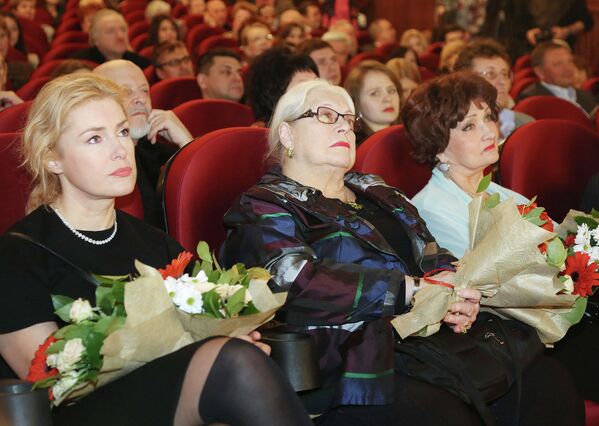 Актрисы Мария Шукшина, Лидия Федосеева-Шукшина и Зинаида Кириенко (слева направо)