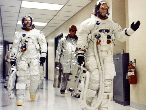 Американские астронавты Майкл Коллинз и Нил Армстронг