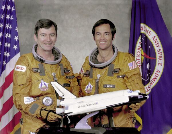 Американские астронавты Джон Янг и Роберт Криппен