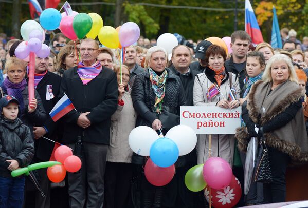 Жители Смоленска на праздничном мероприятии, посвященном 1150-летию города