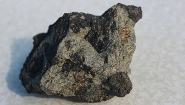 Со дна озера Чебаркуль подняли фрагмент челябинского метеорита