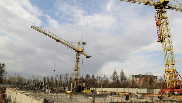 Строительство крытого футбольного манежа в Красноярске, архивное фото