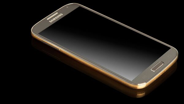 Версия смартфона Samsung Galaxy S4 с корпусом из золота
