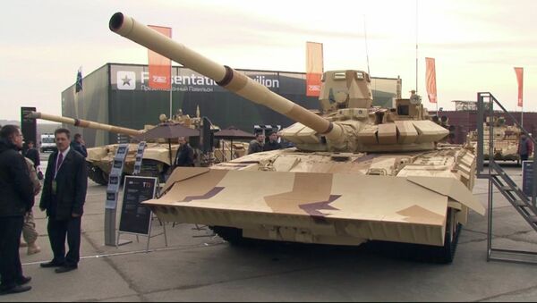 Городской танк Т-72, БТР Ракушка-М и 30-тонный Атом - новинки RAE-2013