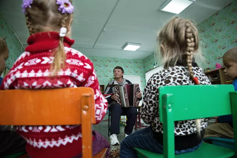 Музыкальный руководитель детского сада гармонист Александр Губин Музыкальный руководитель детского сада гармонист Александр Губин