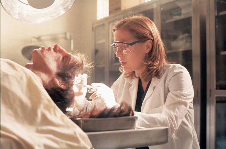 Кадр из телесериала Секретные материалы