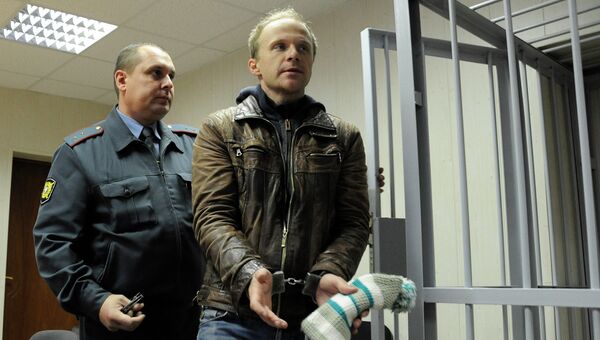 Фотограф Денис Синяков (справа), обвиняемый в незаконной попытке проникновения на платформу Приразломная, фото с места события