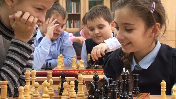 Бридж, шахматы и логика: в московских школах вводят интеллектуальные игры
