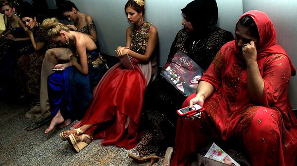 На Бали хиджабы без проблем уживаются с обнаженными плечами