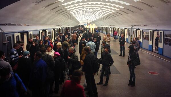 Задержка поездов на станции метро Перово. Фото с места события