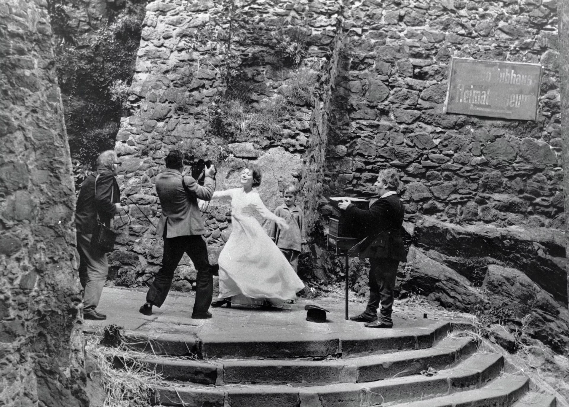 Актриса Е. Коренева на съемках фильма Ася