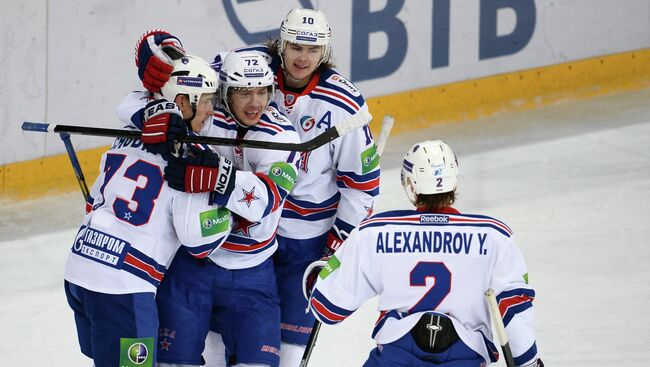 Хоккеисты СКА Максим Чудинов, Артемий Панарин, Виктор Тихонов и Юрий Александров (слева направо)