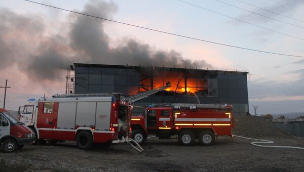 Пожар в здании строящегося торгового центра в Кызыле