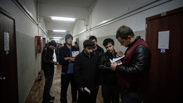 Рейд ФМС по выявлению нелегальных мигрантов в Москве, архивное фото