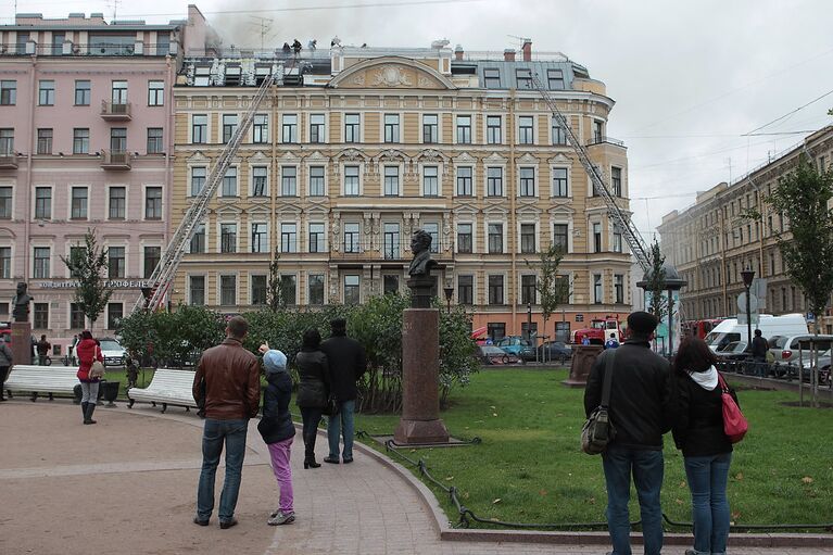 Пожар на Караванной улице в центре Петербурга. Фото с места события