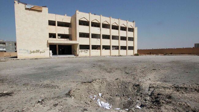Школа после авианалета в сирийском городе Эр-Ракка. Архивное фото