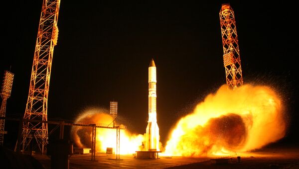 Запуск ракеты-носителя Протон-М со спутником связи. Архивное фото