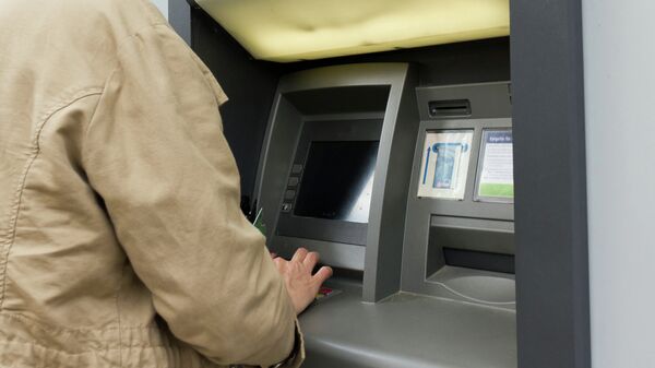 Снятие денег в банкомате