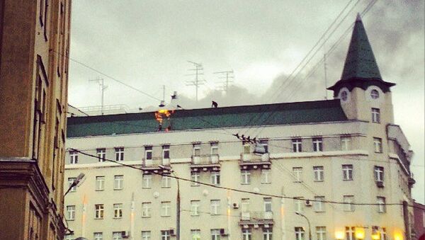 Возгорание на крыше здания по адресу Петровка, 38 в Москве