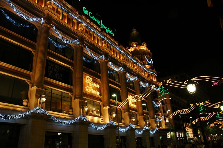 El Corte Ingles - самый известный торговый центр страны El Corte Ingles - самый известный торговый центр страны