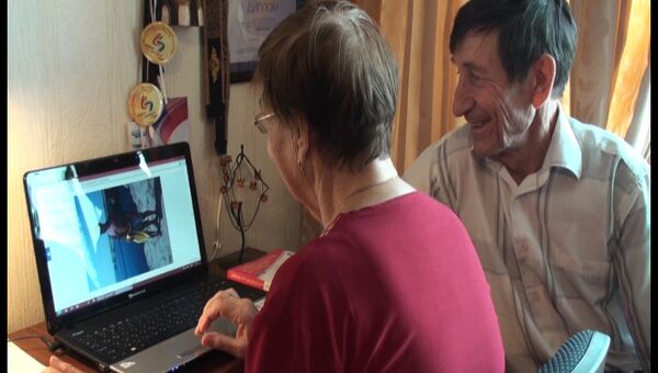 Пенсионеры Владивостока поют, осваивают ноутбук и болтают в интернете
