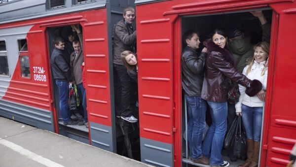 Жители Подмосковья ехали между вагонами из-за давки в поездах