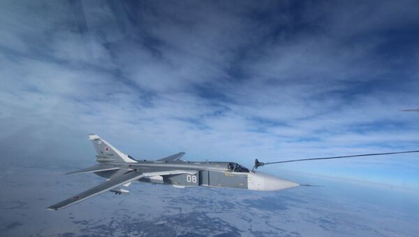 Дозаправка в воздухе истребителя-перехватчика Су-24