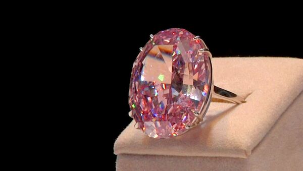 Редкий бриллиант Pink Star, или Как выглядит камень за 60 миллионов долларов