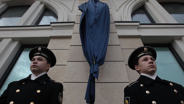 Бюсты великих флотоводцев установлены на Синопской набережной в Петербурге