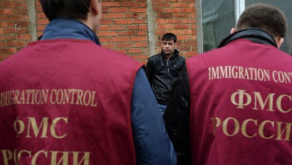 Рейд ФМС по выявлению нелегальных мигрантов в Москве. Архивное фото