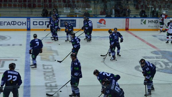Хоккейная команда Адмирал на льду КСК во Владивостоке. Архивное фото