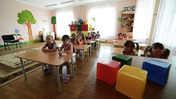 Дети на занятиях в детском саду. Архивное фото
