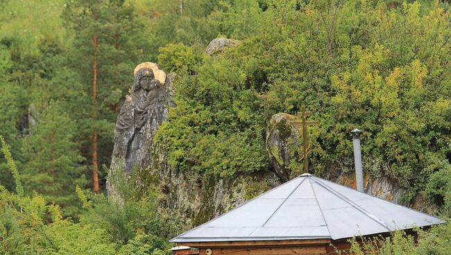 Остров Патмос в Чемальском районе Горного Алтая, архивное фото