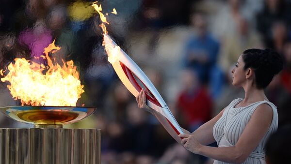Церемония передачи Олимпийского огня Оргкомитету Сочи 2014. Архивное фото
