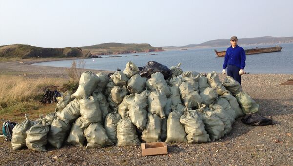 Волонтеры вывезли почти 400 мешков мусора из популярных мест отдыха во Владивостоке