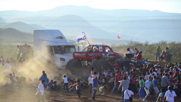 ЧП на автошоу в Мексике, фото с места событий