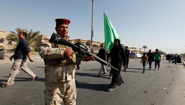 Иракский солдат охраняет паломников в Багдаде, фото с места события