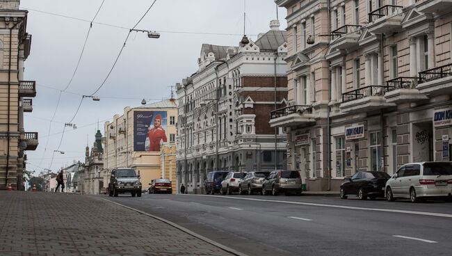 Здание главпочтамта во Владивостоке (посредине). Архивное фото.