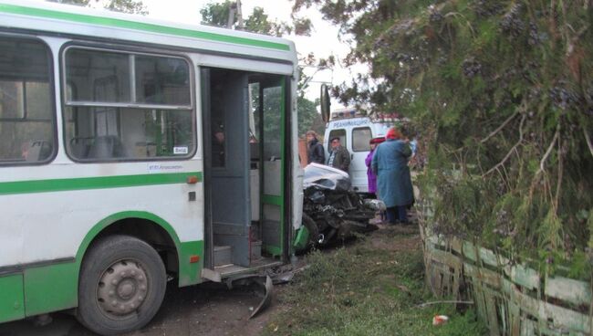 ДТП с участием легкового автомобиля и автобуса в Ростове