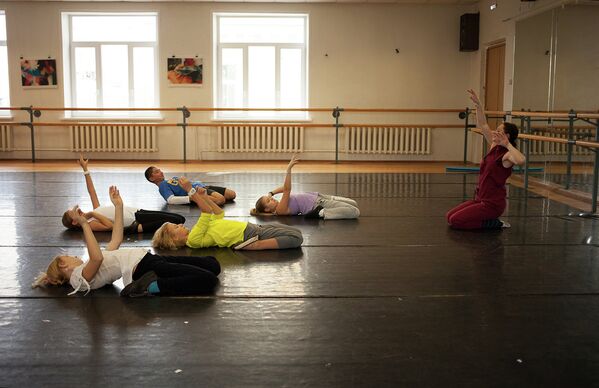 Занятия в танцевальном классе в центре образования 686