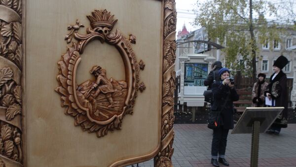 Сквер с копиями резных наличников деревянных теремов открыли в Томске