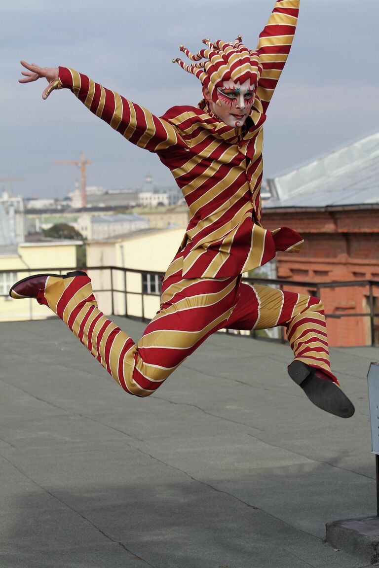 Барри Лоуин, исполнитель роли Плута в шоу Kooza Барри Лоуин, исполнитель роли Плута в шоу Kooza