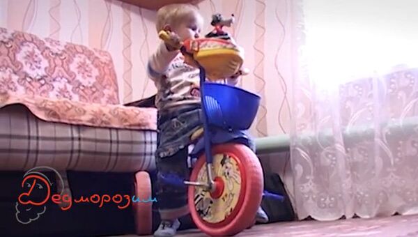 Тяжело больной трехлетний Максим Мельков, архивное фото